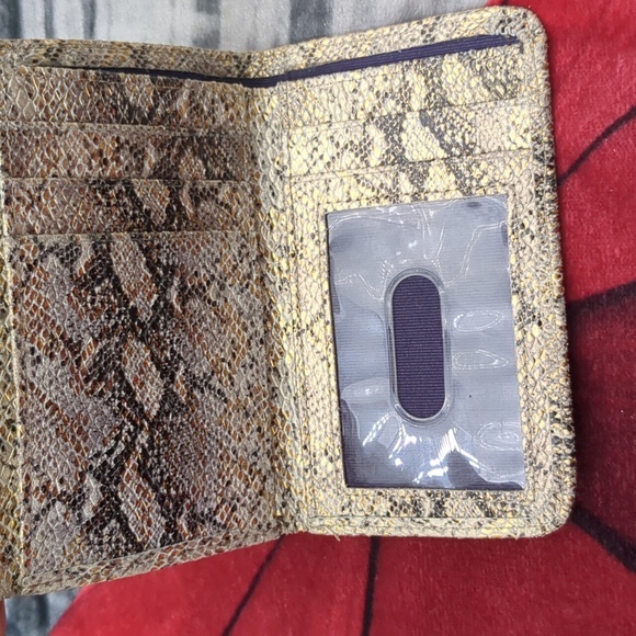 Hobo ladies snakeskin leather tri-fold wallet - Picture 4 of 10
